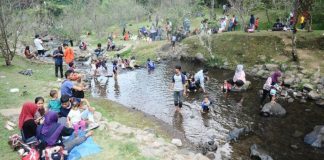 Pengunjung memenuhi Kebun Raya Cibodas Cianjur