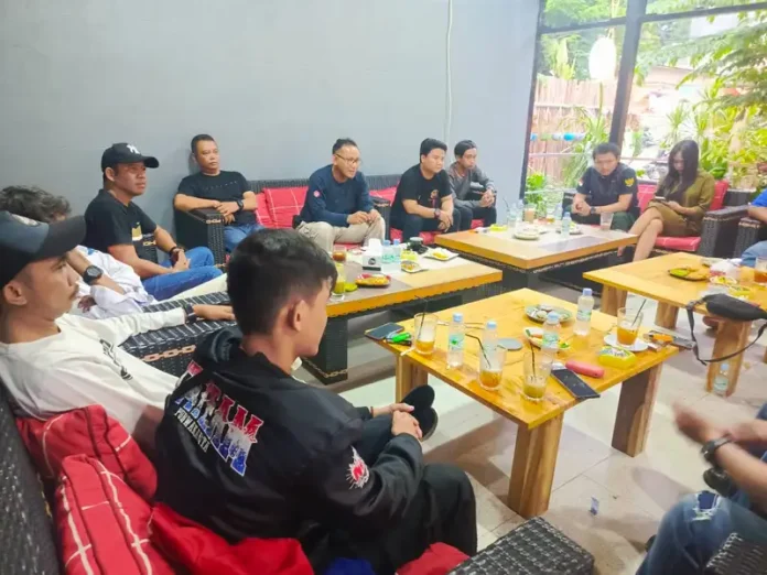 Silaturahmi Sat Intelkam Polres Purwakarta Bersama Komunitas Motor di Kabupaten Purwakarta. (Foto: Gin/Jabarnews)