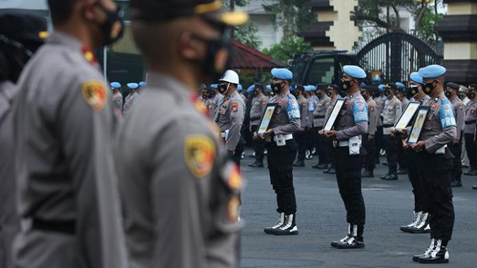 Upacara pemberhentian tidak hormat anggota polisi