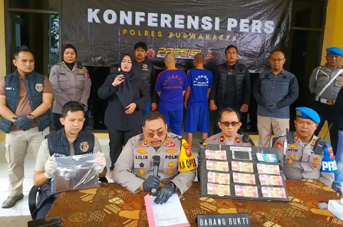 Kapolres Purwakarta, AKBP Lilik Ardiansyah didampingi Wakapolres, Kompol Ricky Ardipratama, Kasi Propam, AKP Atik Sakron dan Kasat Reskrim, AKP Muchammad Arwin Bachar, saat menggelar konferensi pers. (Foto: Gin/Jabarnews)