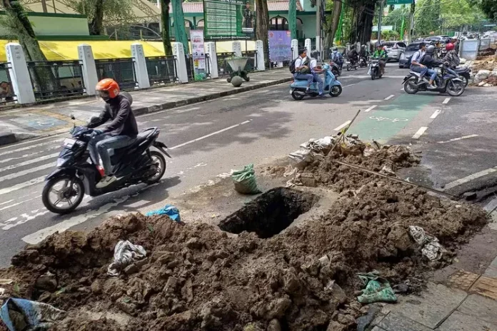 proyek pengerjaan galian kabel