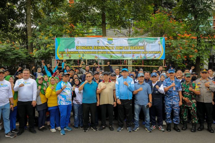 Pemkot Bandung Gelar Jumat Bersih Perdana di Cicendo