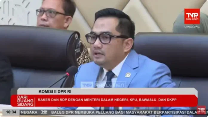 Ketua Komisi II DPR RI, Rifqinizamy Karsayuda, saat rapat kerja dengan Kementerian Dalam Negeri (Kemendagri), KPU, BAWASLU dan DKPP (Foto: Tangkapan Layar YouTube TV Parlemen)